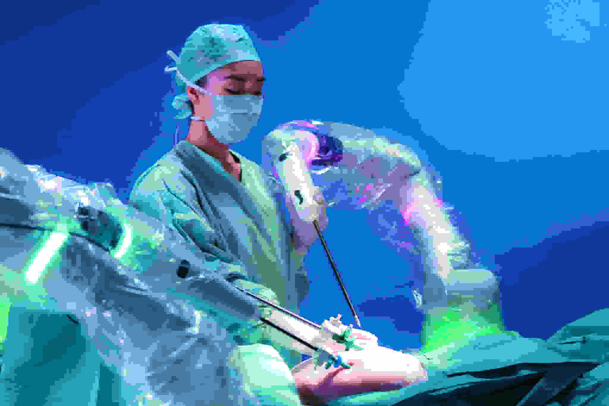 Versius in operating theatre with scrub nurse - NU Hospitals